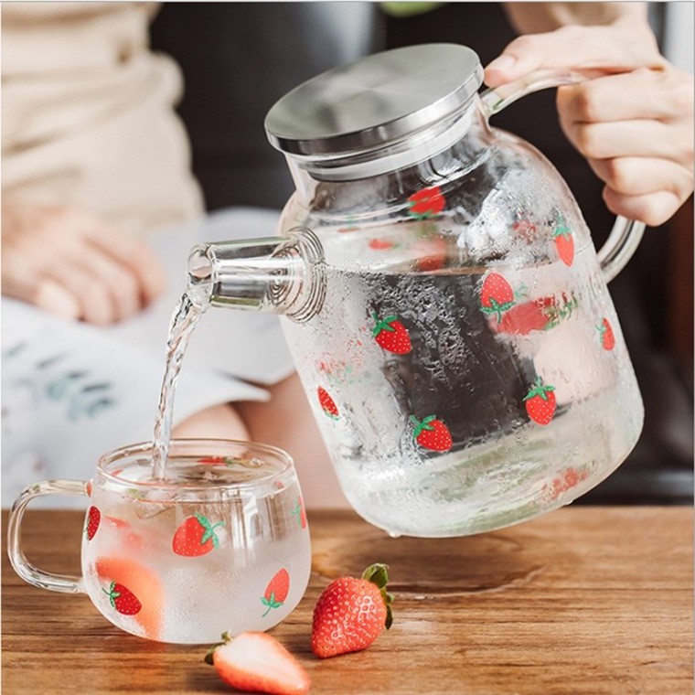 High temperature resistant glass cold kettle Large capacity strawberry printing high borosilicate glass teapot