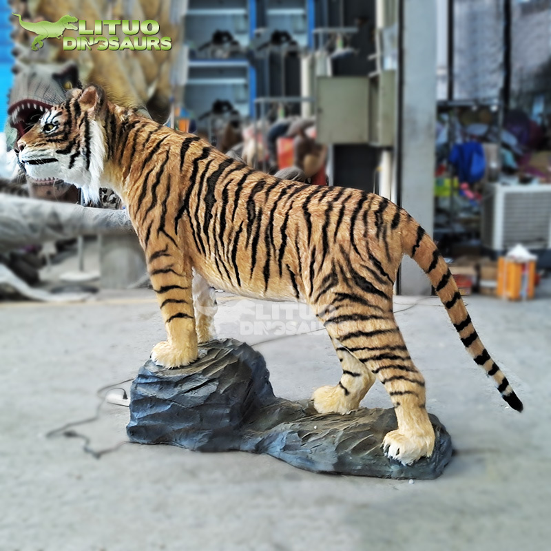 Outdoor Decoration Life Size Animatronic Remote Control Tiger