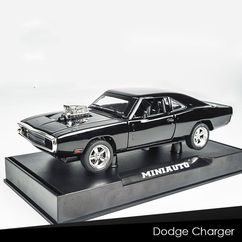 Collection Diecast Car Model Simulation Dodge Charger Toy For Kids Pull Back Alloy Car With Sound/Light Simulation metal car