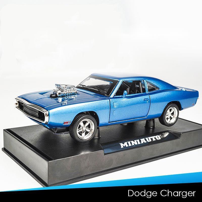 Collection Diecast Car Model Simulation Dodge Charger Toy For Kids Pull Back Alloy Car With Sound/Light Simulation metal car