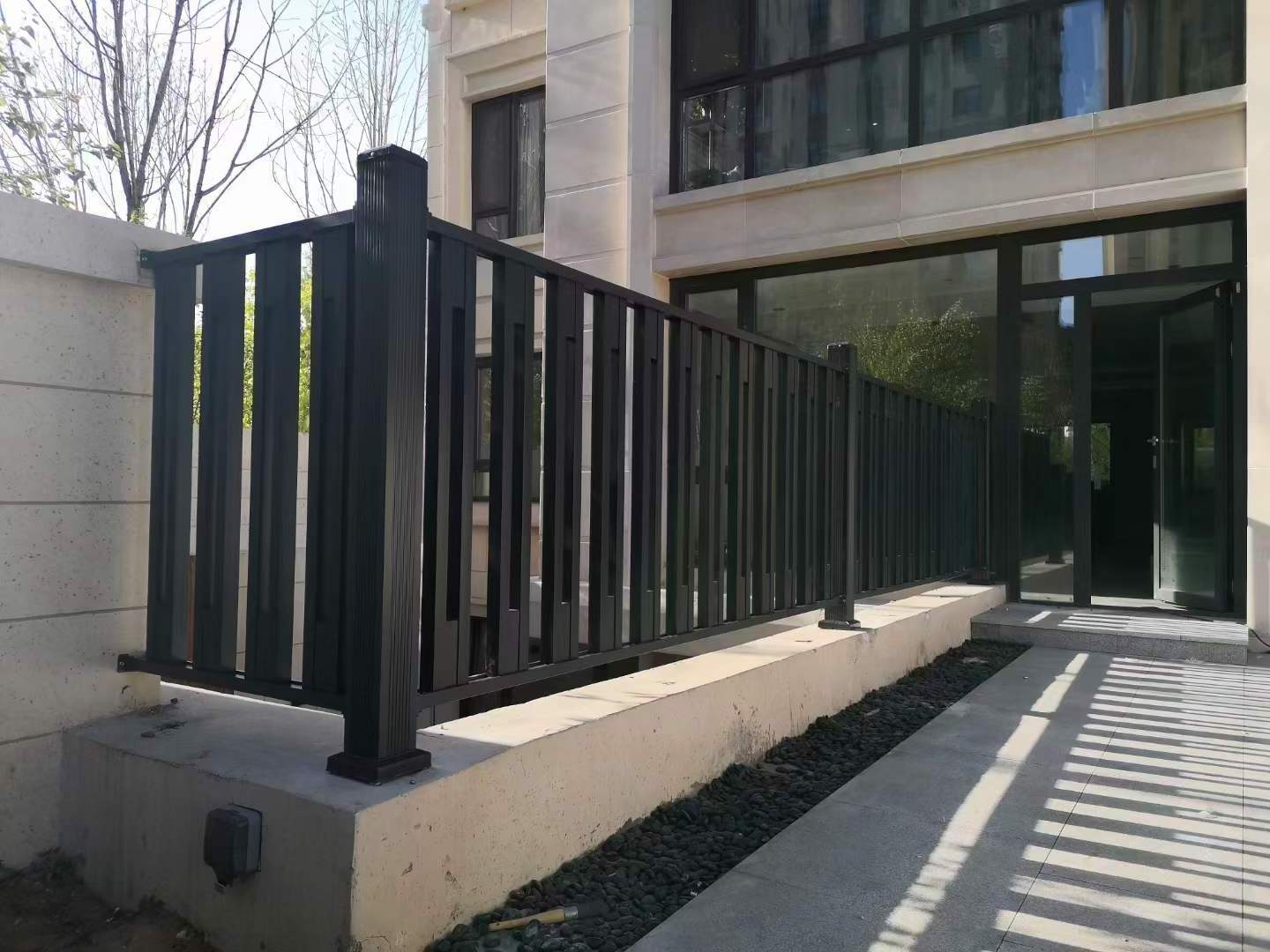 Made in china house iron privacy fence designs outdoor garden wall decor black aluminum fence mental fence