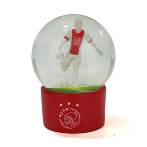 Factory Wholesale Resin Football Player Souvenirs Figurine Craft Custom Glass Snow Globe Rotate Music Box Home Decor Boys Toy