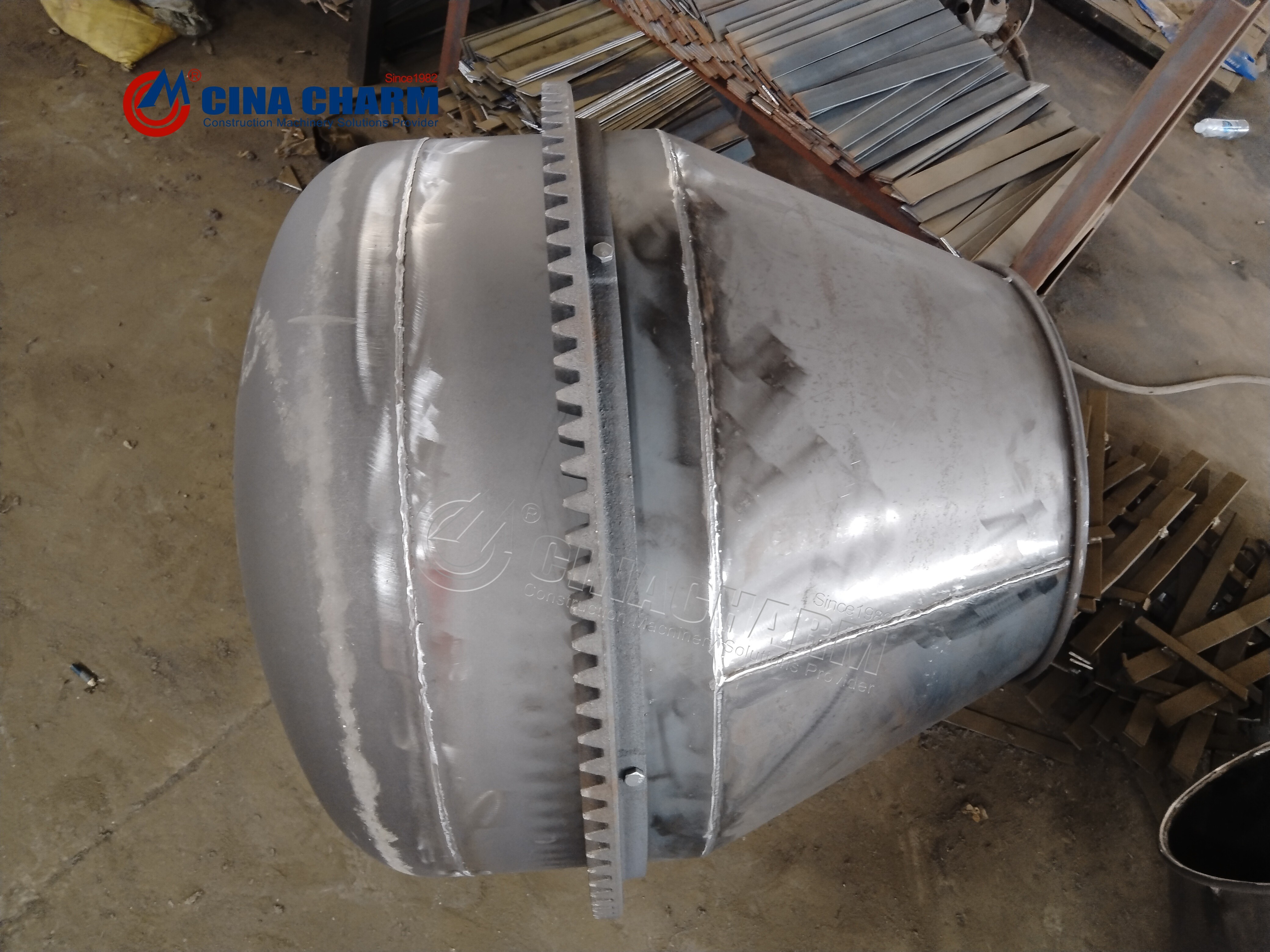 New designed factory price CM700-4D Diesel engine concrete mixer Drum capacity 700L for sale