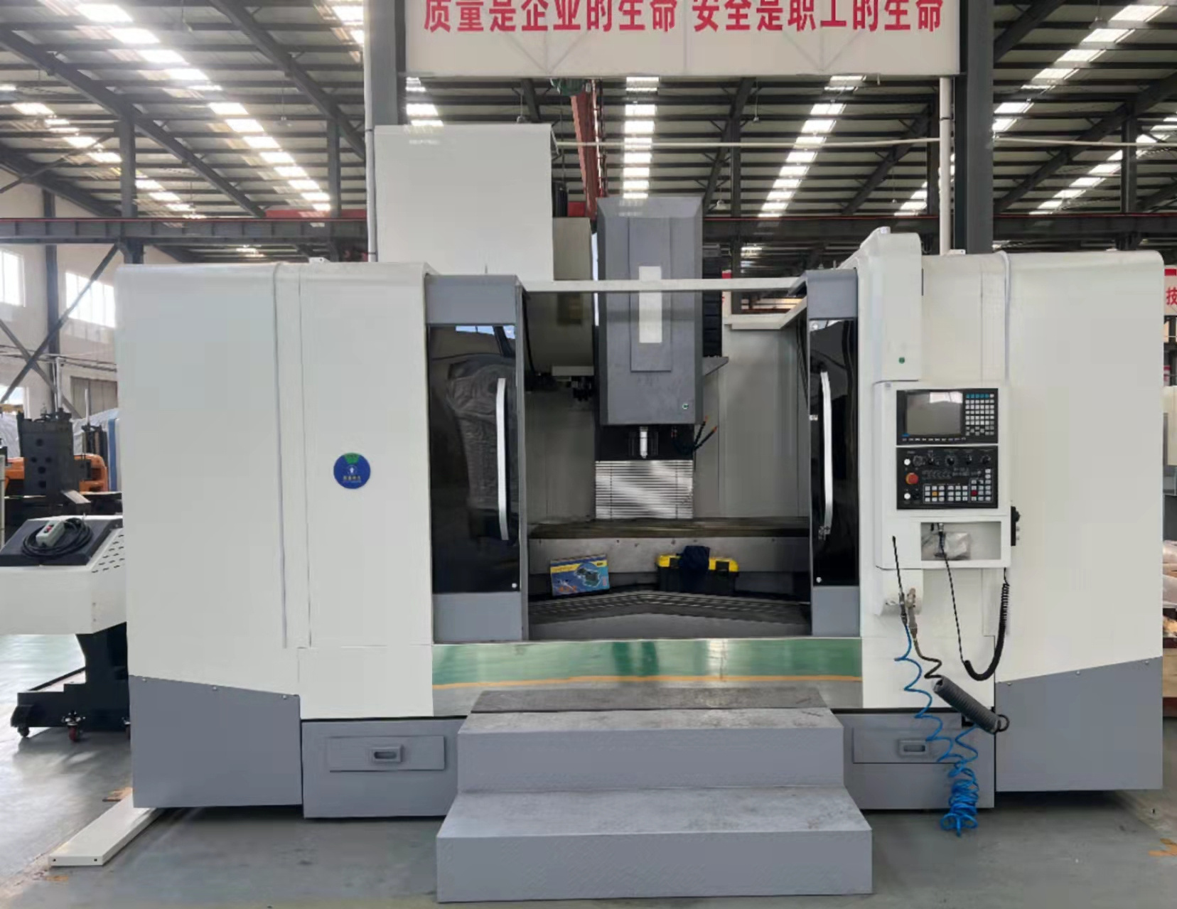 Vmc1580 Cmc Machine Center Cnc Milling Machine For Metal 4 Axis 5 Axis