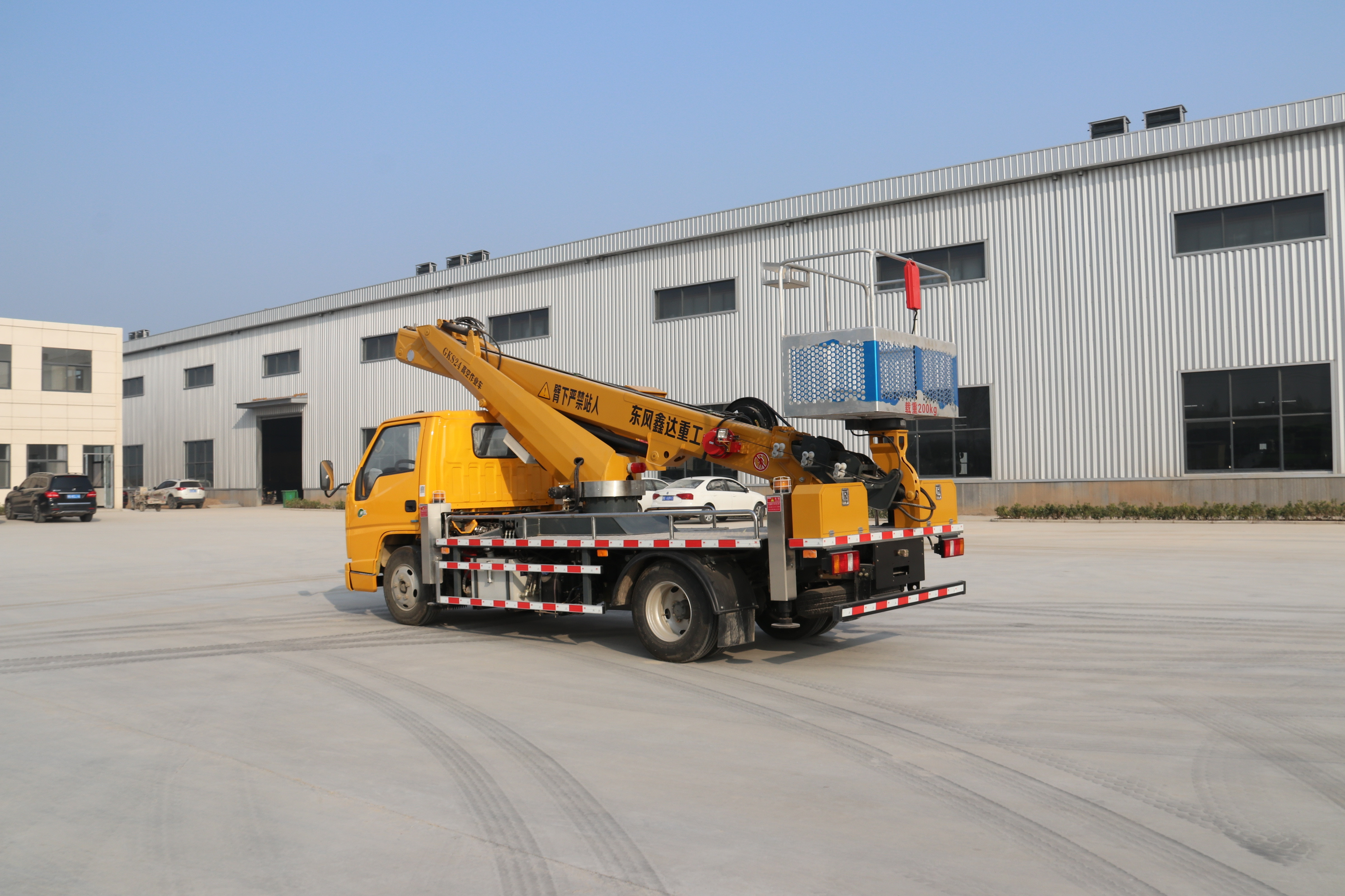 Aerial Platform Operation Vehicle Telescoping Telescopic Boom Lift Truck Mounted Aerial Work Platform Bucket Truck