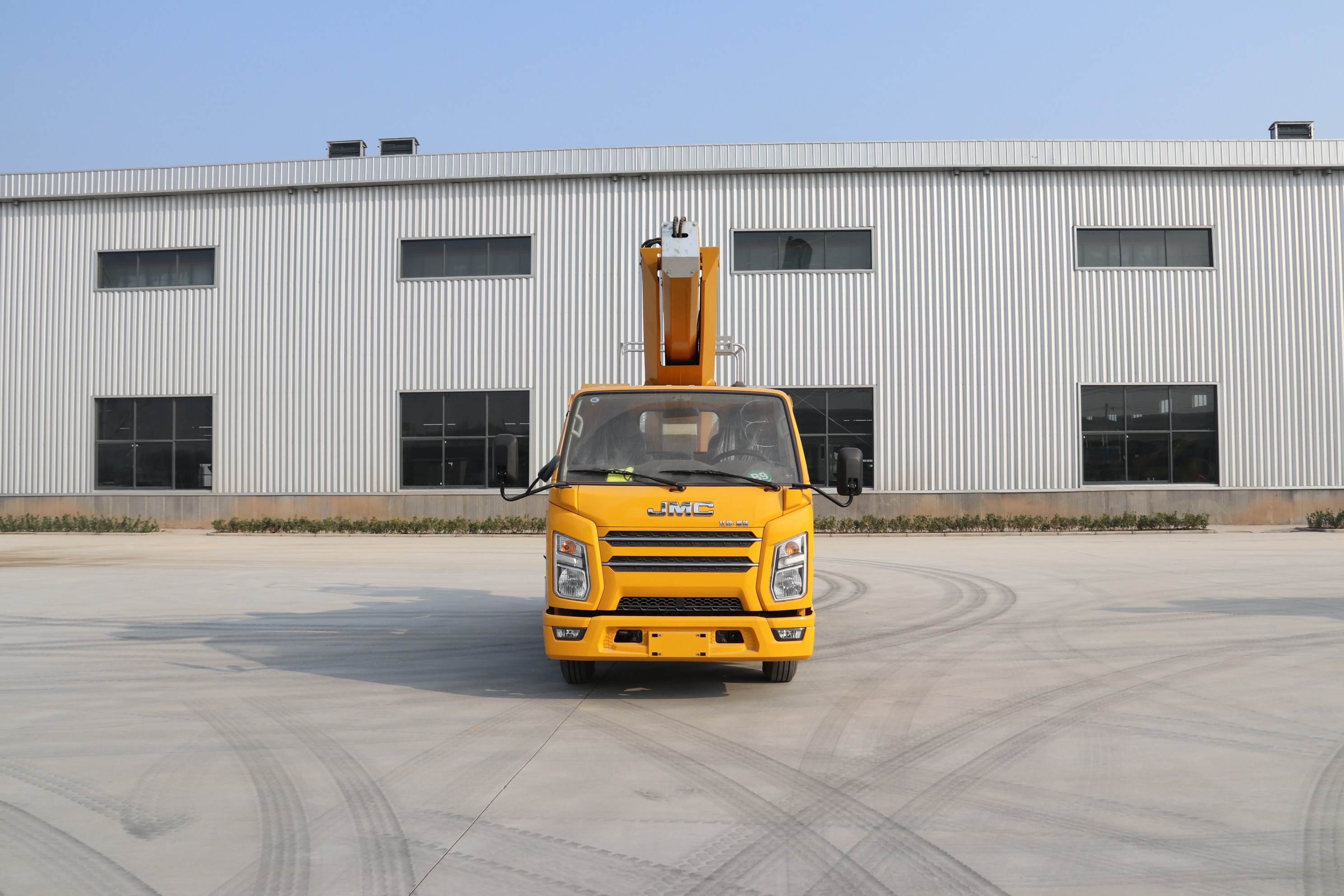 Aerial Platform Operation Vehicle Telescoping Telescopic Boom Lift Truck Mounted Aerial Work Platform Bucket Truck