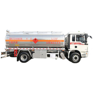 Competitive price high quality 4*2 oil tanker for oil transportation