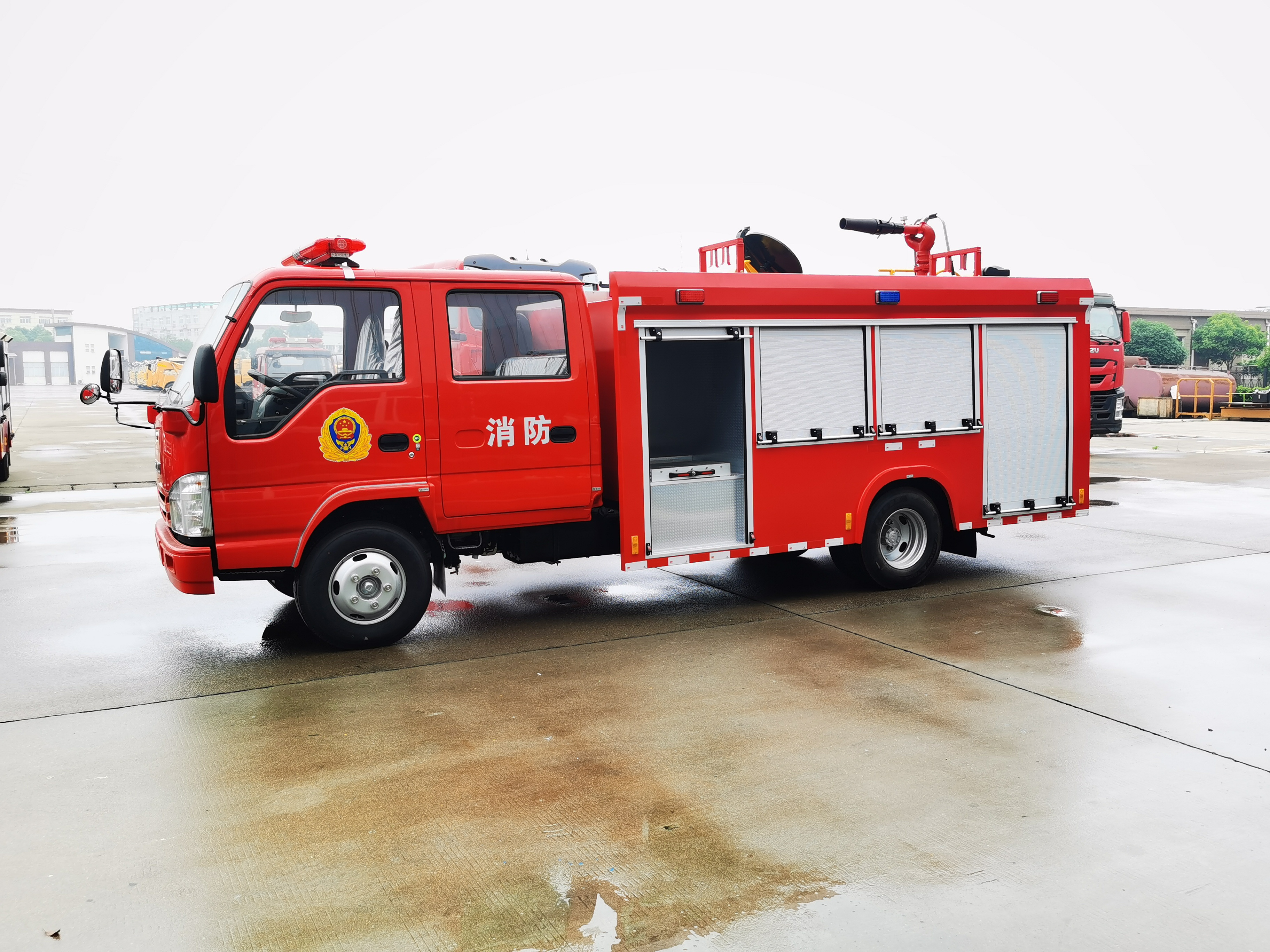 Fire fighting truck ISUZU 4x2 airport fire truck