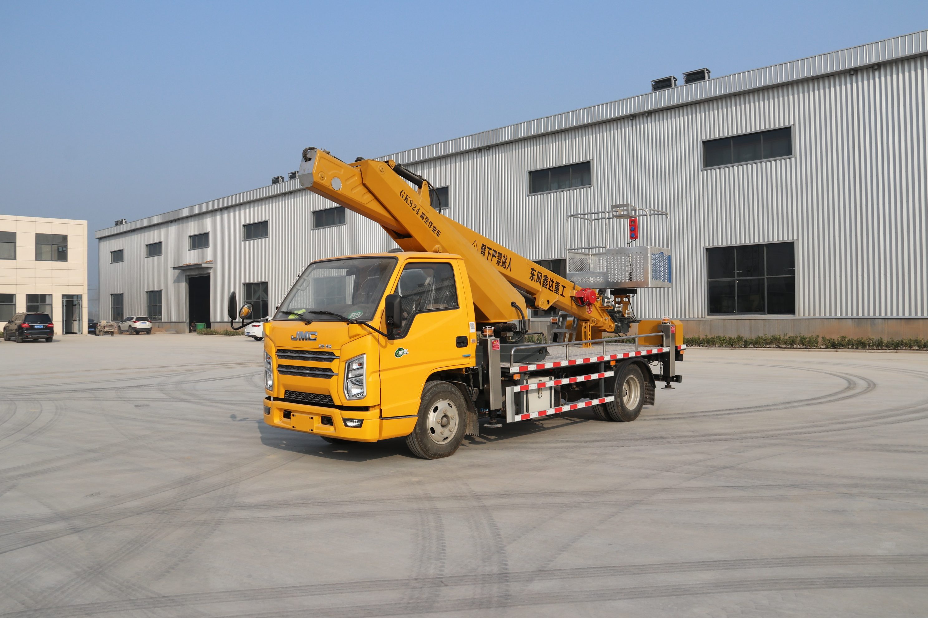 Aerial Platform Operation Vehicle Telescoping Telescopic Boom Lift Truck Mounted Aerial Work Platform Bucket Truck