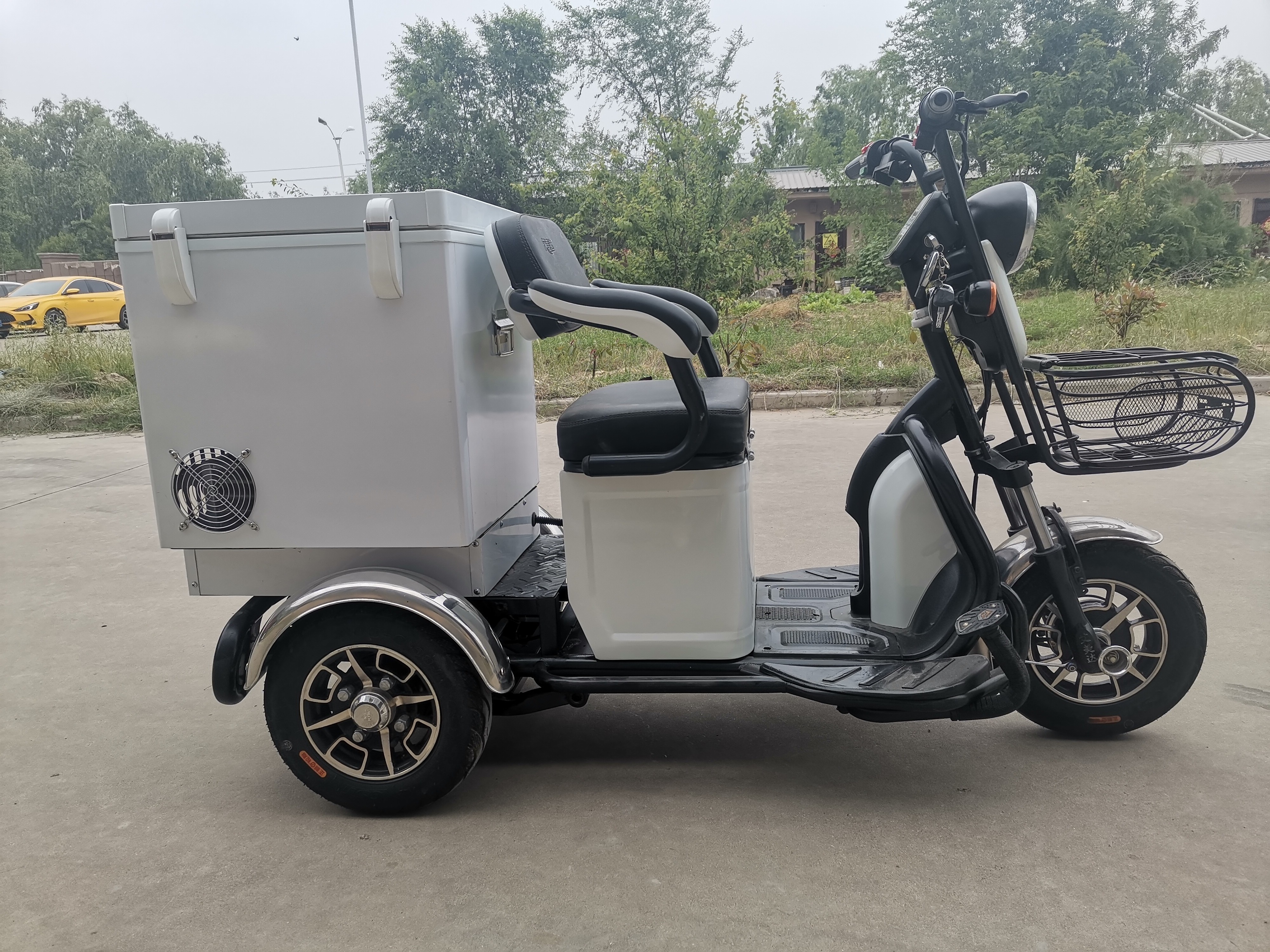 Wholesale Price Electric Mobile Food Truck Mobile Ice Cream Food Truck Trailer Crepe Electric Tricycle Food Cart For Sale