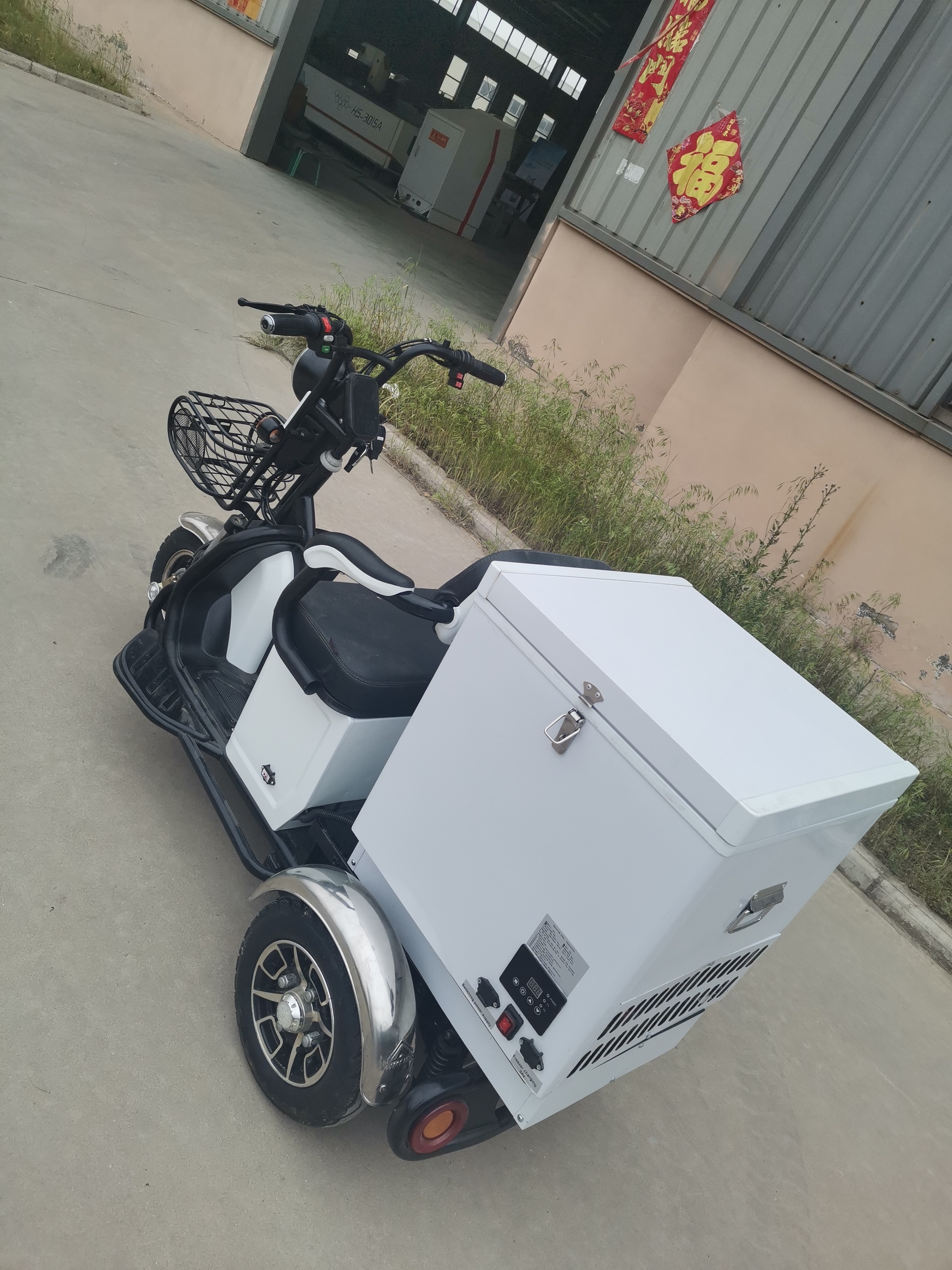 Wholesale Price Electric Mobile Food Truck Mobile Ice Cream Food Truck Trailer Crepe Electric Tricycle Food Cart For Sale