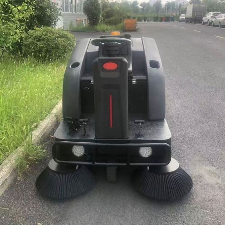 Professional Road Cleaning Machine Magnetic Roller Sweeper Dw2200b