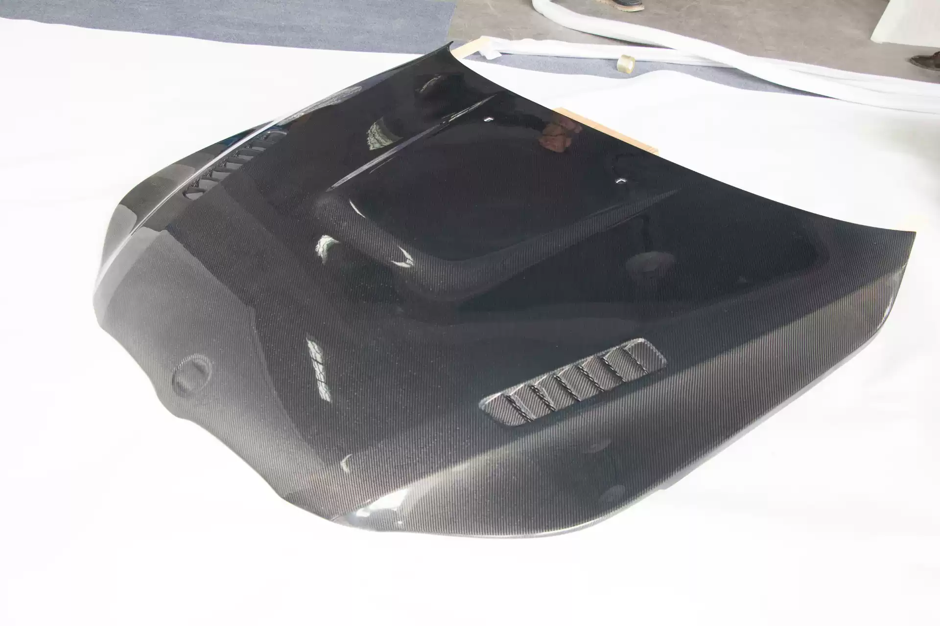 Factory wholesale suitable for -bmw 5 series E60 carbon fiber hood E60 old 5 series modified V opening hood 2004-2010