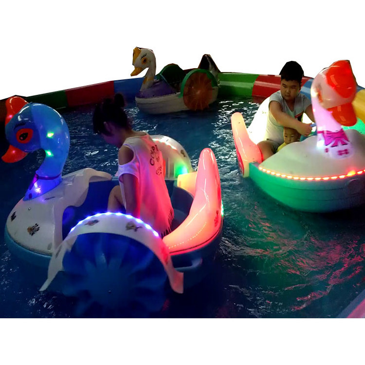 new style Electric motorized kids or adults water bumper boat for sale