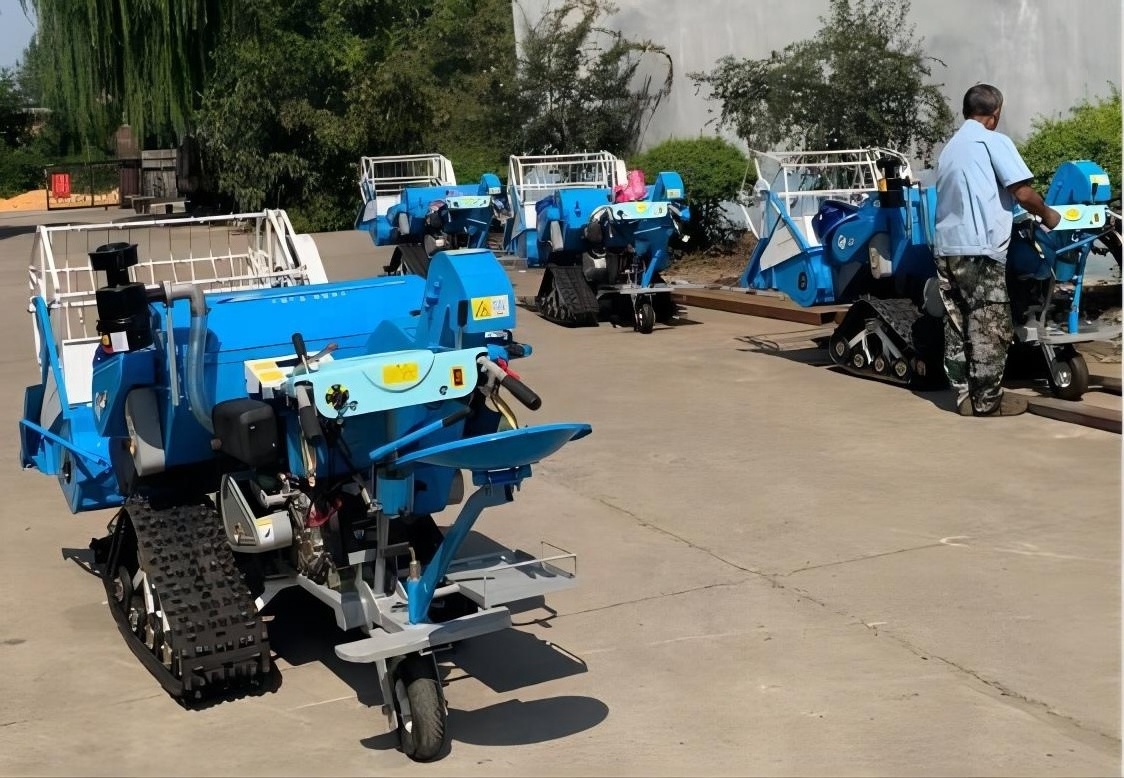 mini tracked combine wheat rice paddy picker and threshing machine/ rice paddy wheat reaping machine