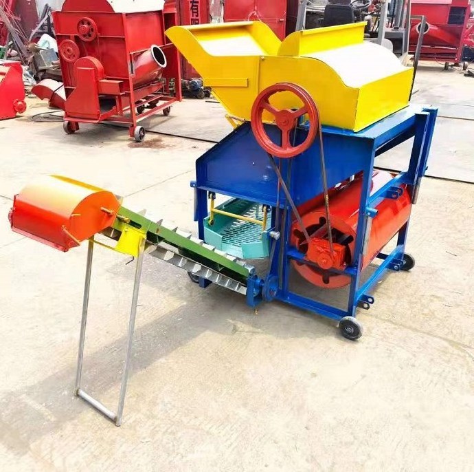 Small dry and wet peanut picking machine bagging groundnut pickers/Self-propelled peanut combine harvester