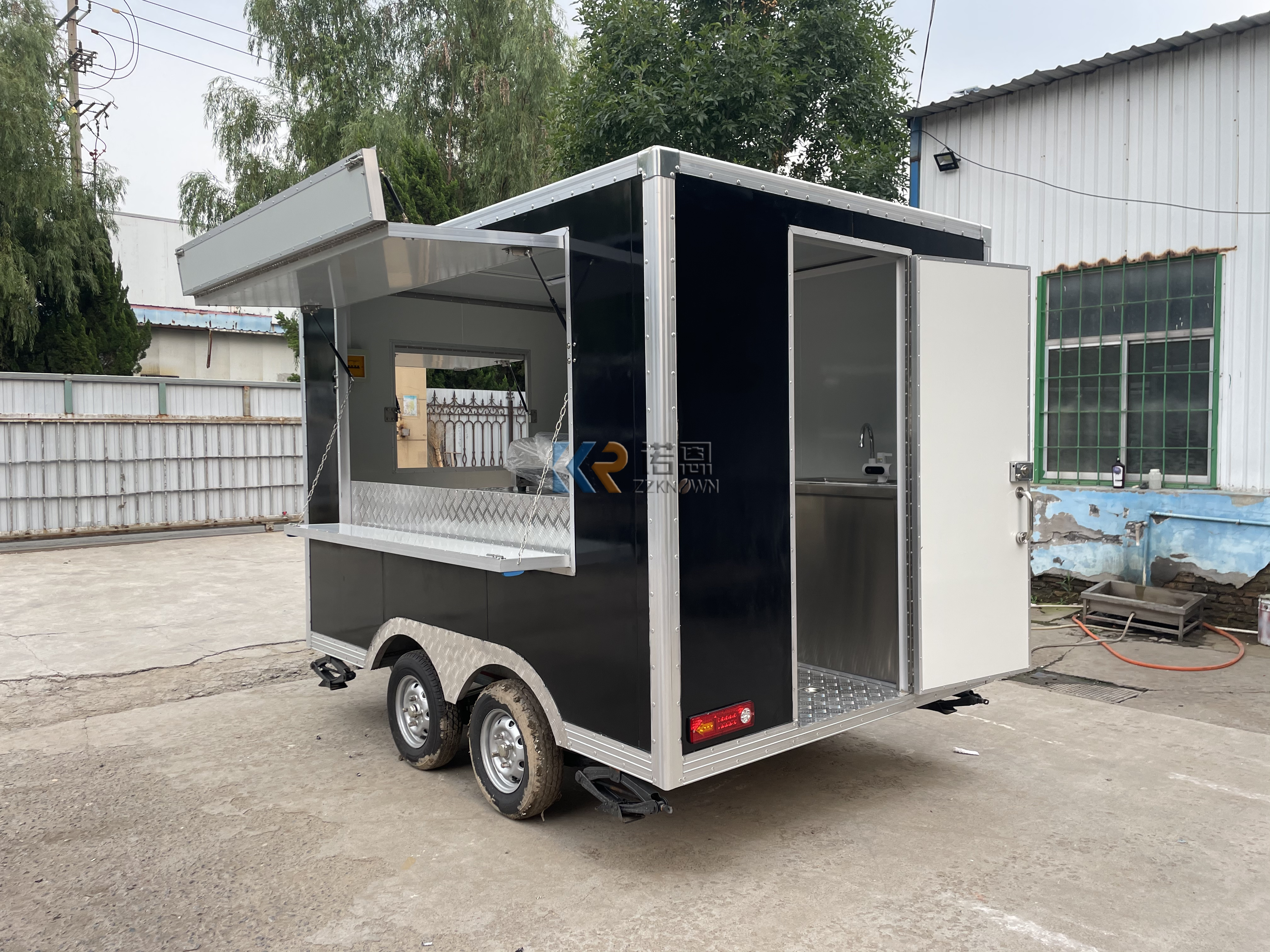 Chinese Manufacturers Fully Equipped Food Trucks Snack Selling Mobile Food Trailer Small 3m Length Food Trucks For Sale