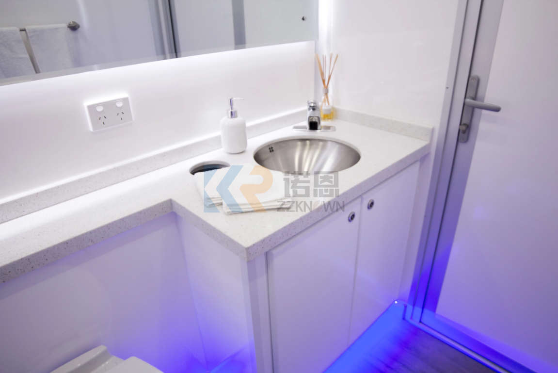 4 Station Prefab House Shower Rooms Portable Bathroom Outdoor Camping Mobile Toilet Trailer Luxury Restroom Trailer with DOT