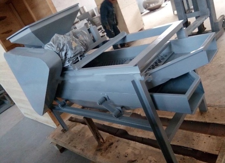 OEM Automatic Almond Shelling Husk Machine Electric Nut Hulling Peeling Pistachio Sheller Machine with CE