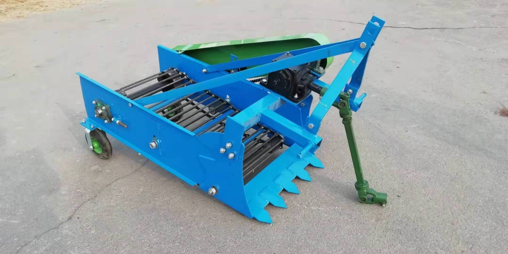 2022 Automatic Farm Vegetable Harvester Machinery Commercial Carrot Potato Garlic Harvesting Machine for Sale America