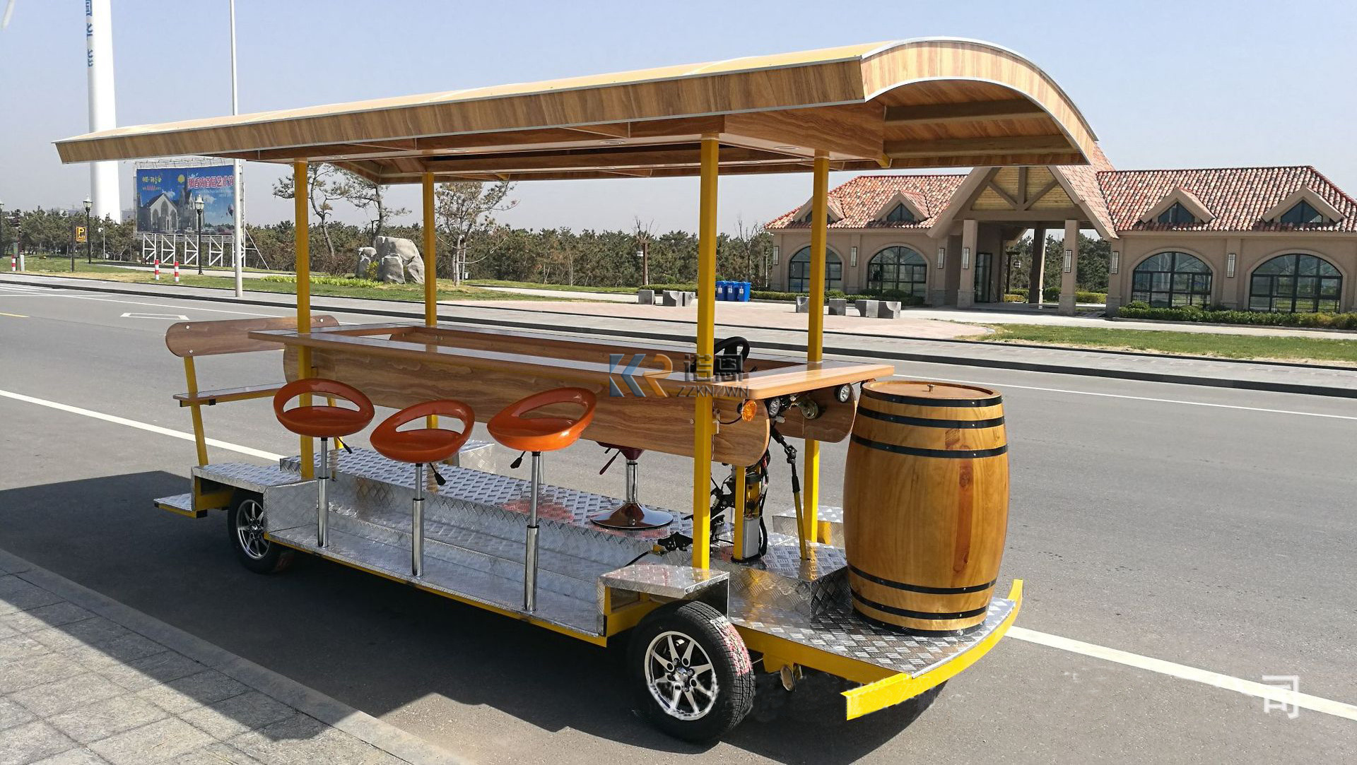 2024 Mobile Bar Beer Ice Cream Food Truck Cart  Mobile Cycling Bike Electric Sightseeing 10 Seat Bus Beer Vending Cart