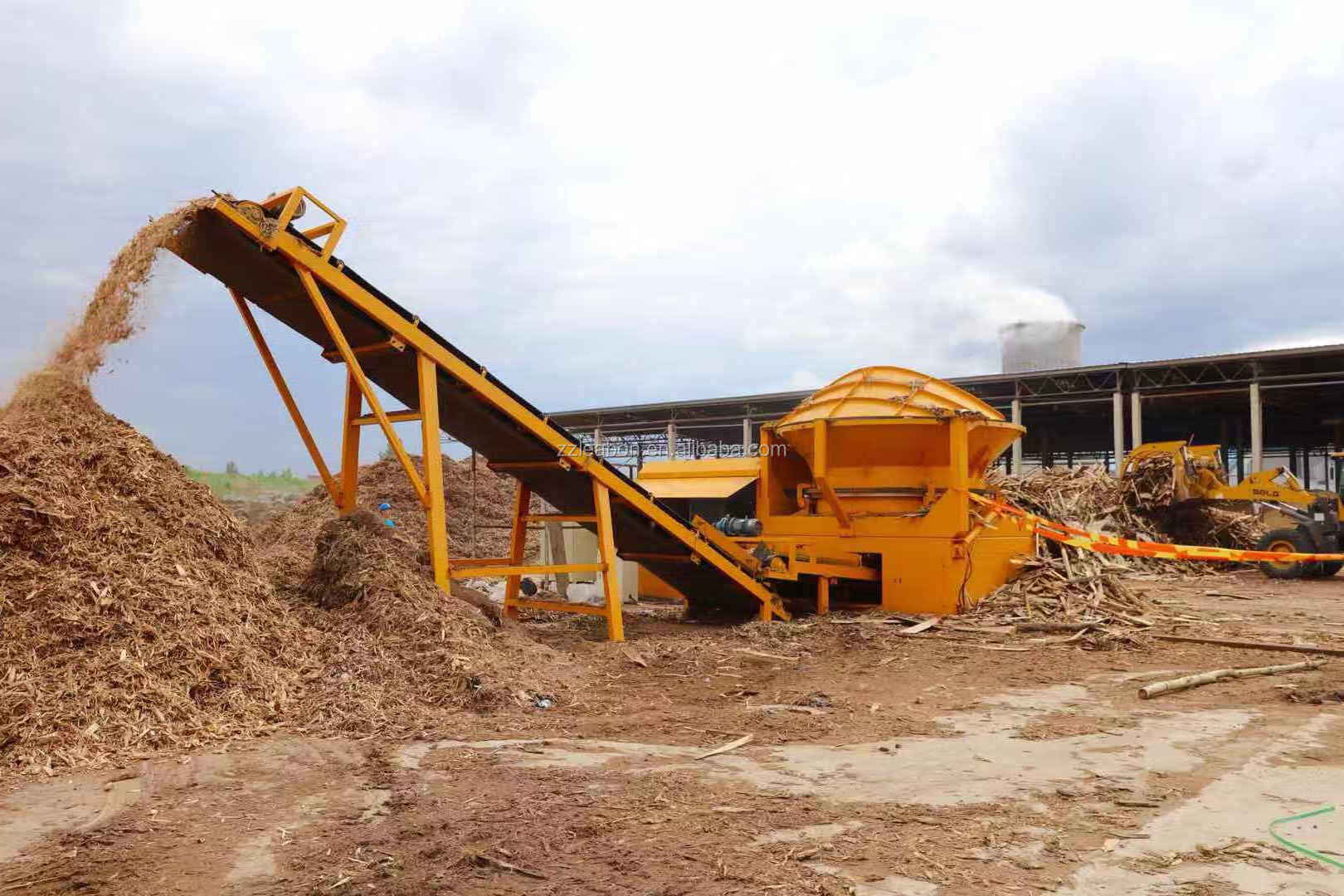 Mobile Wood Trunk Grinding Equipment Large Size Wast Wood Crushing Machine  Diesel Pallet Shredder Price