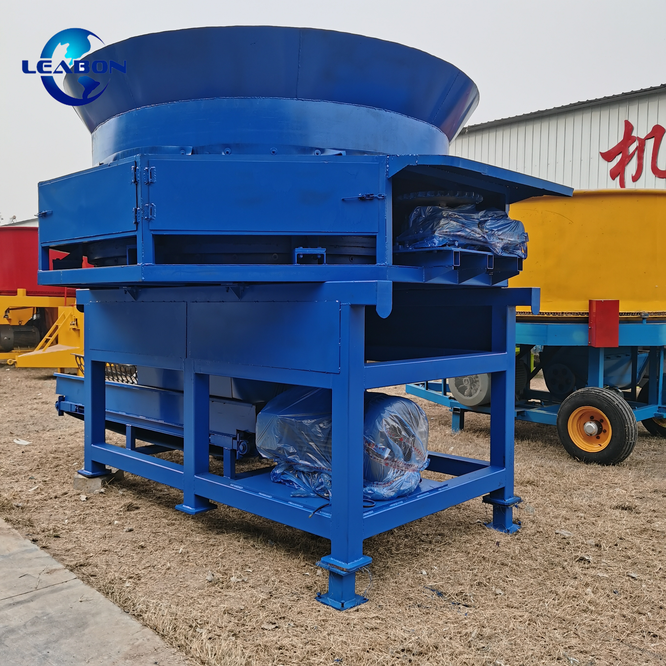 China Large Scale PTO Driven Straw Bale Shredder for Cattle Feed Hammer Mill Crusher Grass Cutter