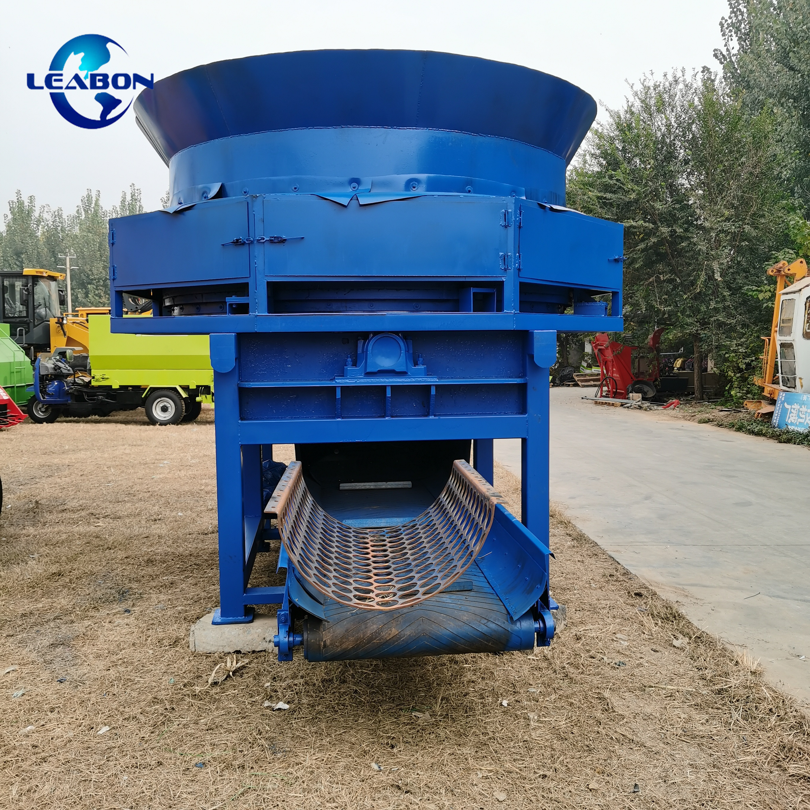 China Large Scale PTO Driven Straw Bale Shredder for Cattle Feed Hammer Mill Crusher Grass Cutter