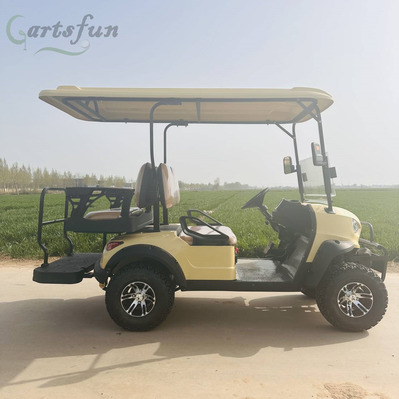 chinese 4 Seater Golf Carts Electric Mini Golf Carts Outdoor Small Mini Passengers Shuttle Bus Cheap For Sale