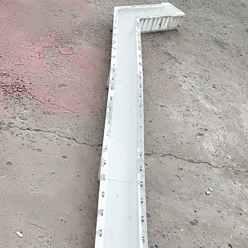 Steel mesh protective isolation pile cement pole upright concrete fence pole mould