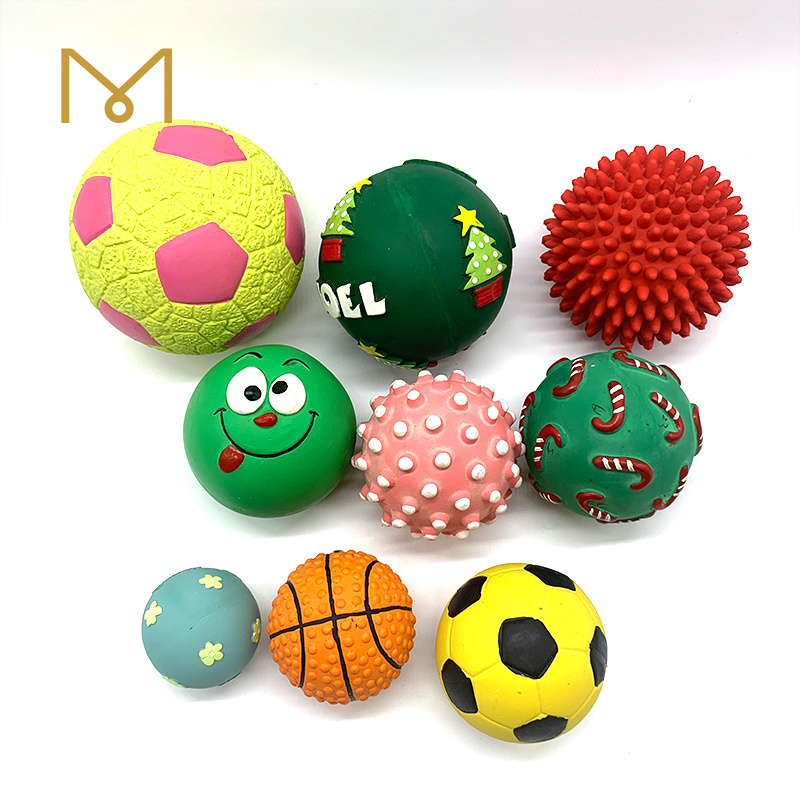 Soft Rubber Latex interactive rugby olive chewing Spike Soccer Tennis Ball with Smile Squeaky Dog Pet Toys for Dogs Manufacturer