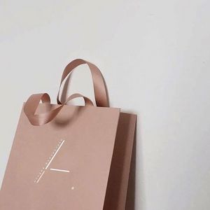 Top fashion luxury paper bag printed with ribbon handle matt film ribbon handle gold foil shopping bag with silk handheld