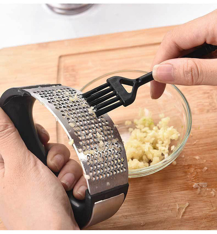 Top Selling handheld Stainless Steel Ginger Crusher Food Safe Garlic Press