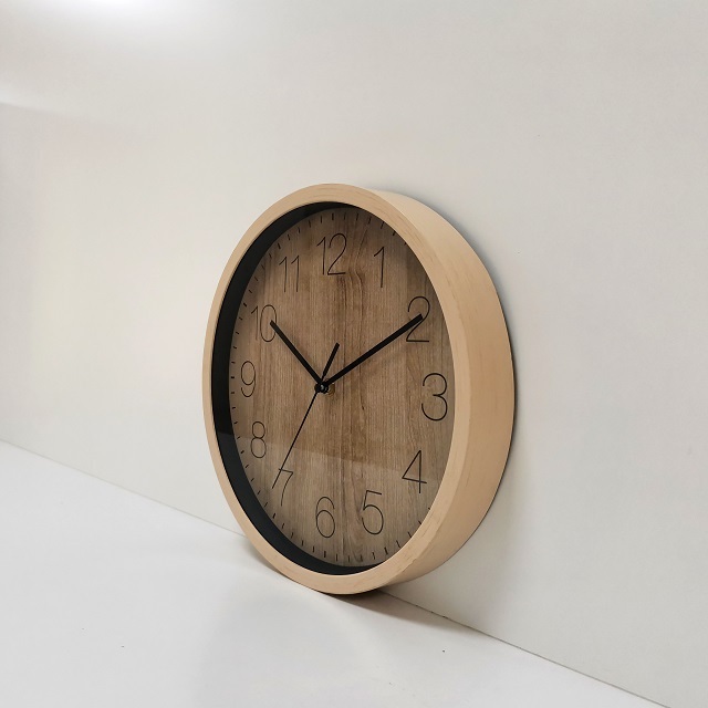 Modern Round Quartz wodeen Wall Clock with Temperature and Humidity