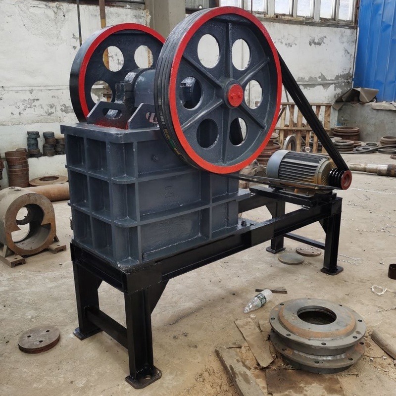 Small Mobile Stone Crusher Factory Customization Service of 250*400 Jaw Crusher with Sieve Machine