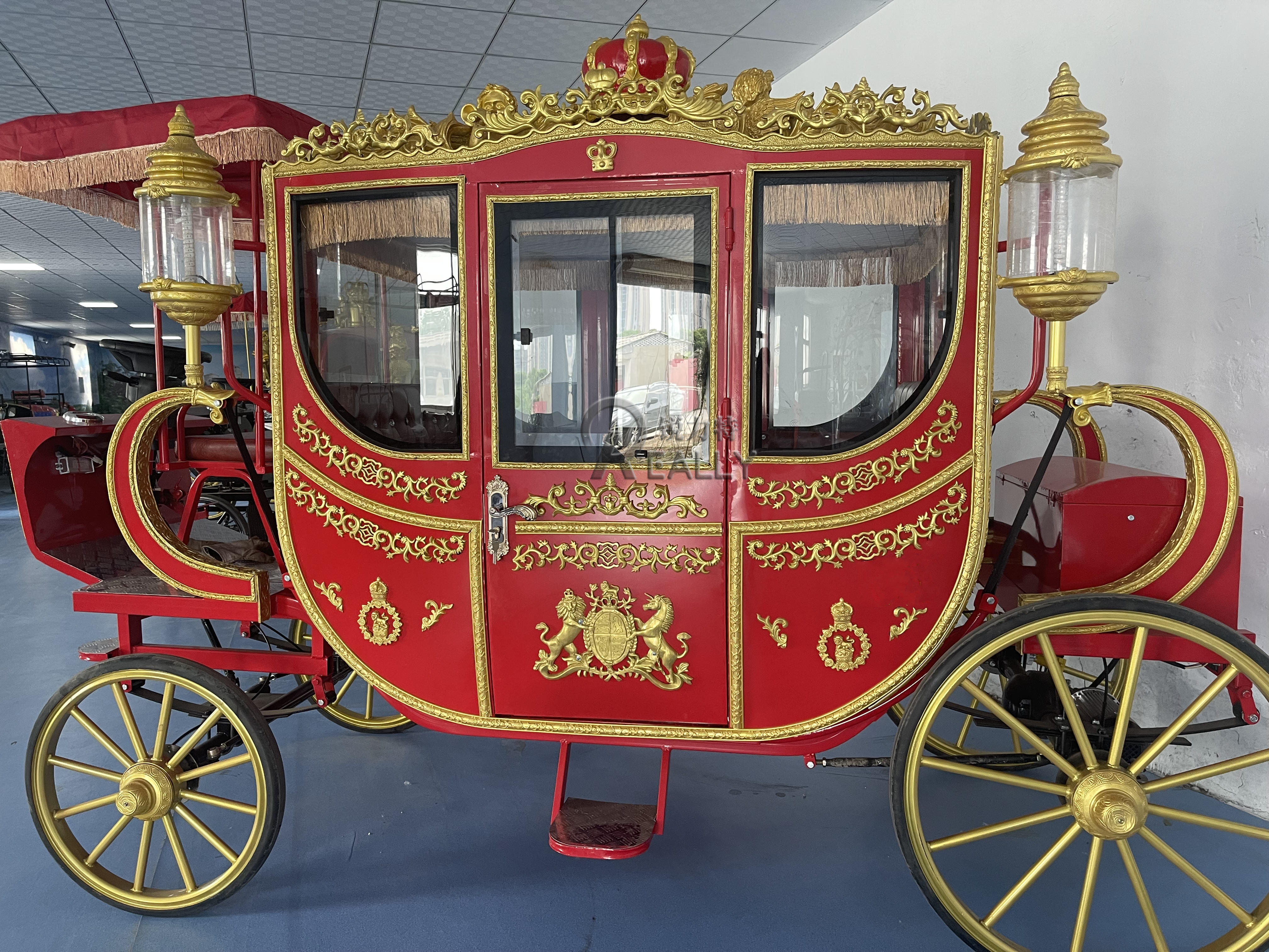 Royal Luxury Wedding Horse Carriage For Sale Special Transportation Horse Drawn Wagon