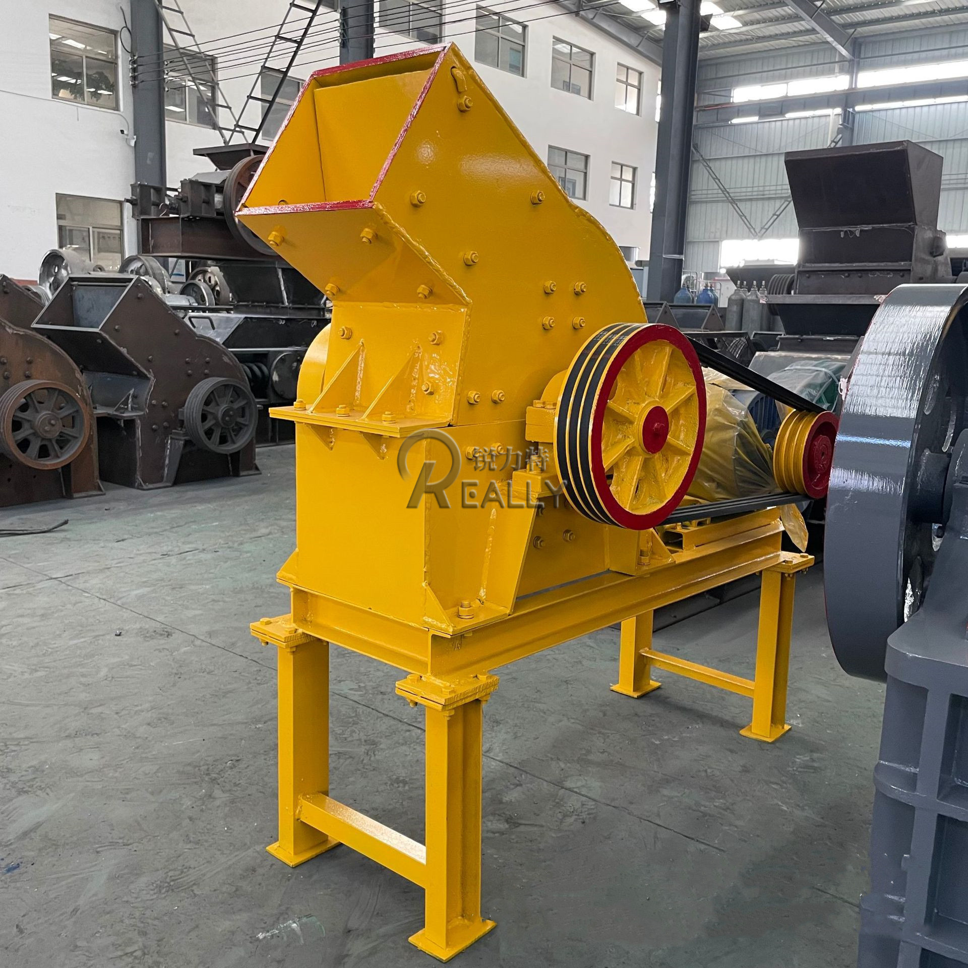 Small Stone Hammer Mill Crusher Multifunctional Stone Crushing Plant Diesel Engine Hammer Crusher