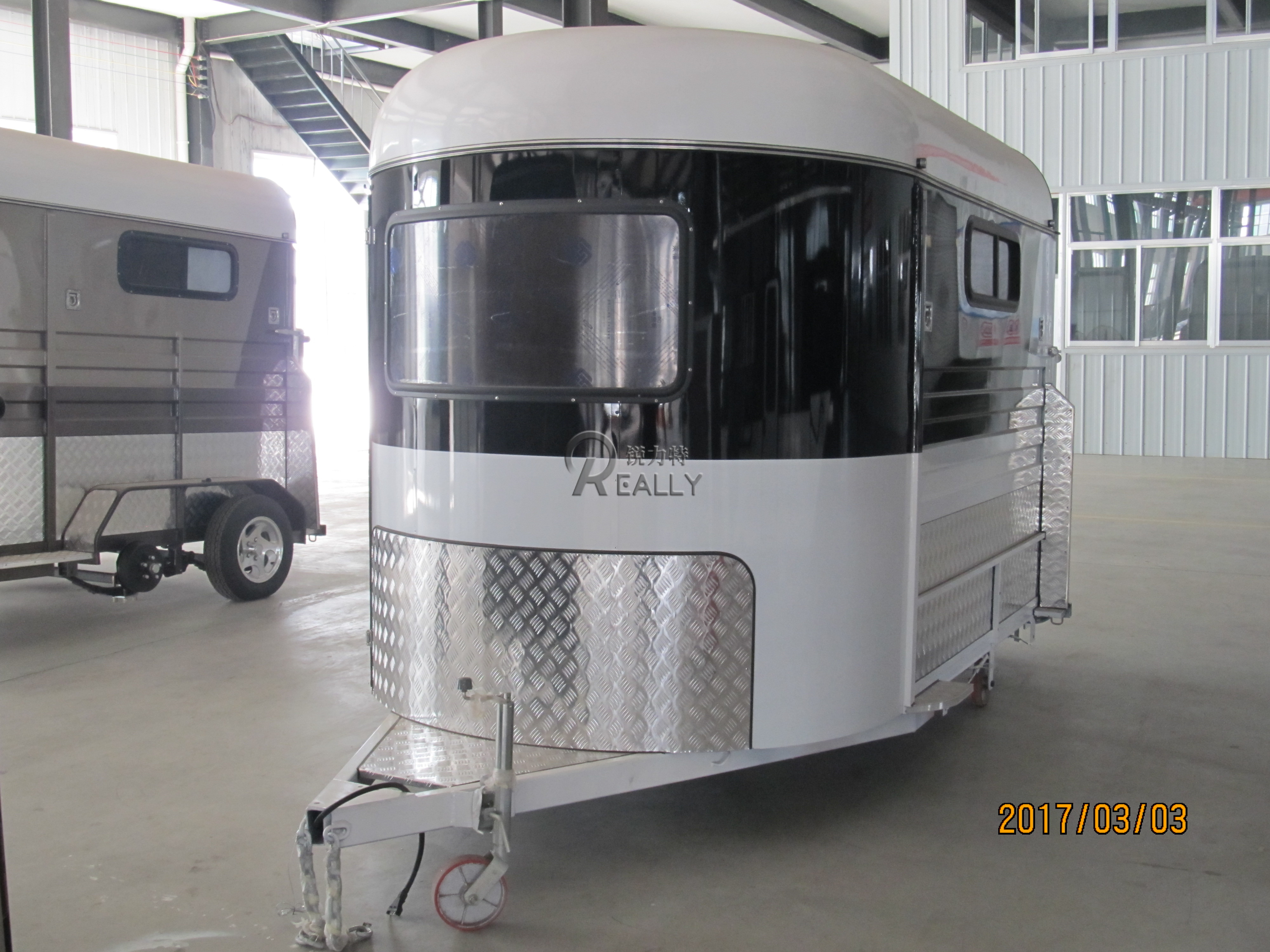 Australia Recommended Skylights Horse Trailer Floats Gooseneck Style from China for Sale