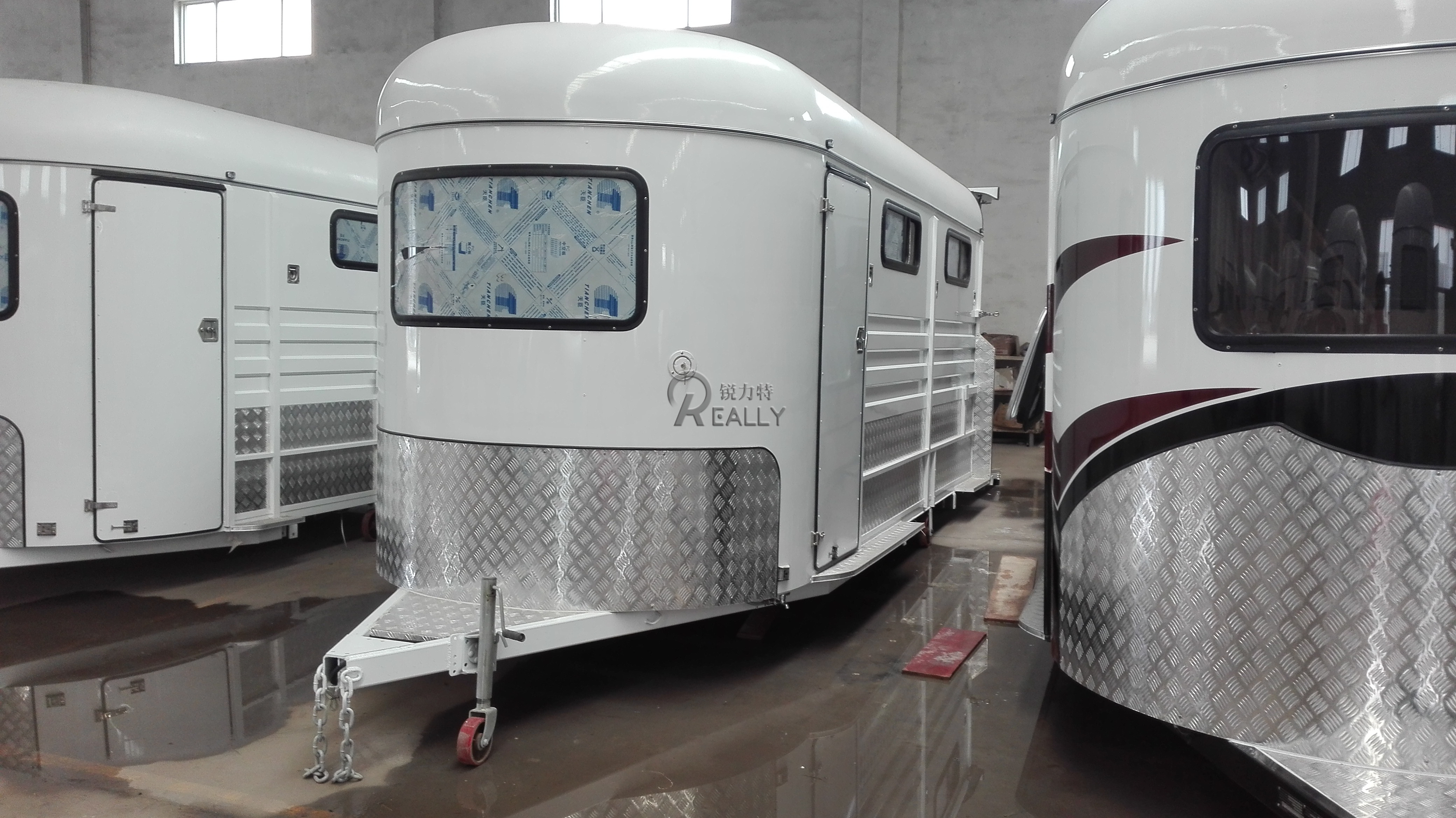 Australia Recommended Skylights Horse Trailer Floats Gooseneck Style from China for Sale