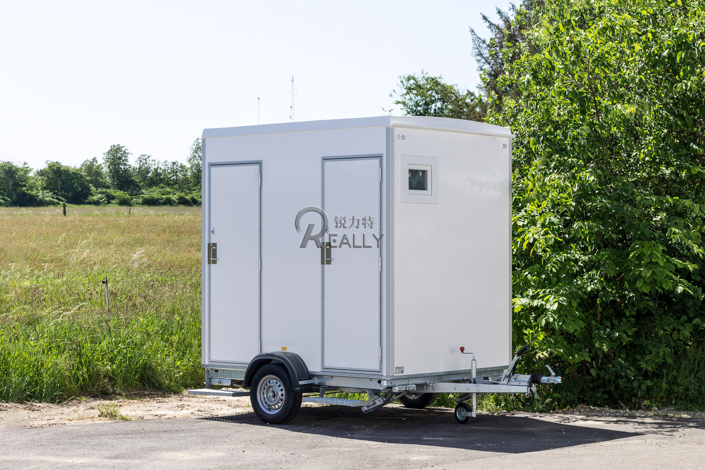 Mobile Portable Toilet With Trailer Truck With Clean And Waste Tank Mobile Toilet Trailer On Wheel For Park