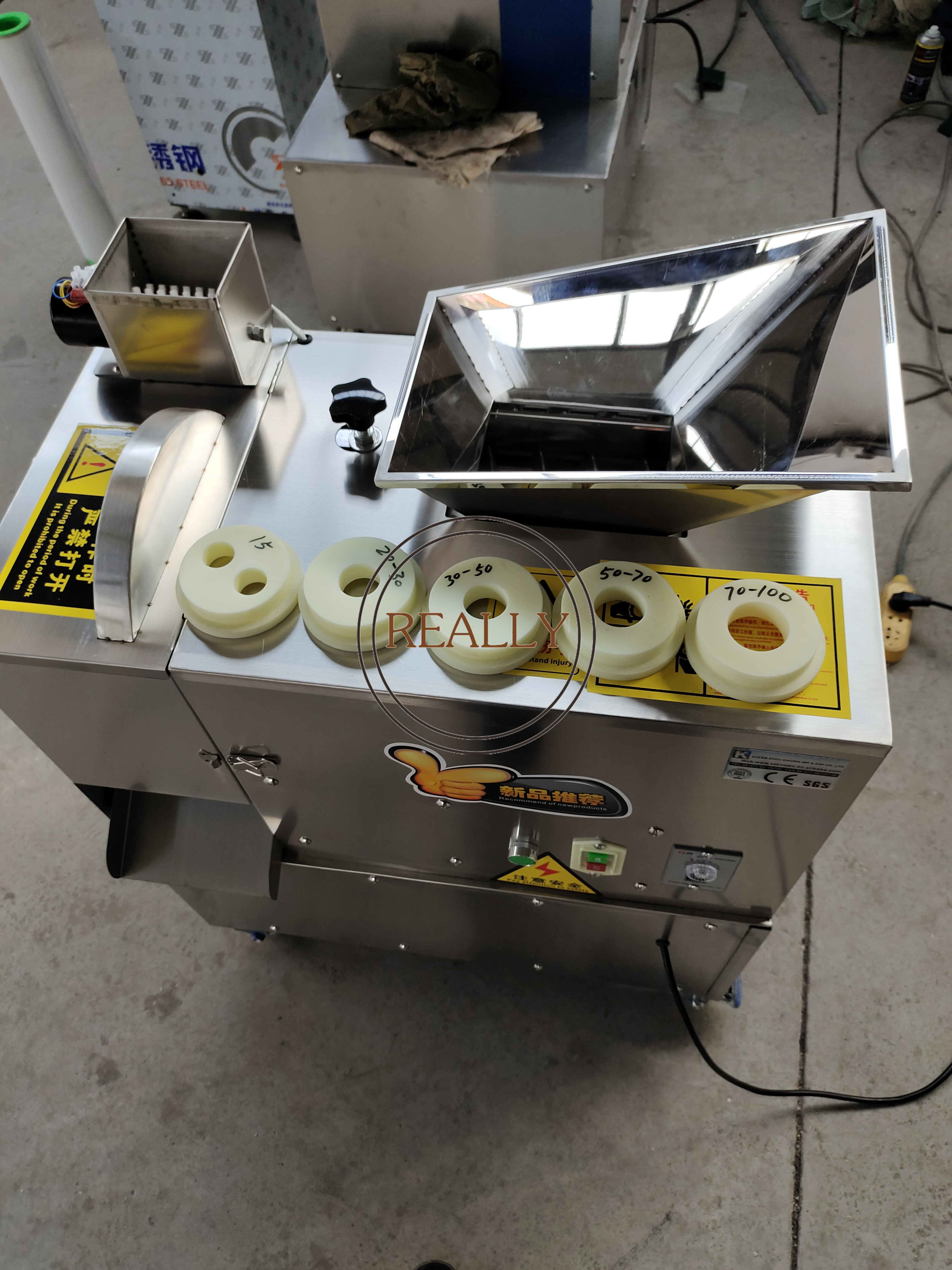 OEM Dough Roller Cutting Machine for Dumplings Pizza Cutter Bakery Dough Rounder Divider