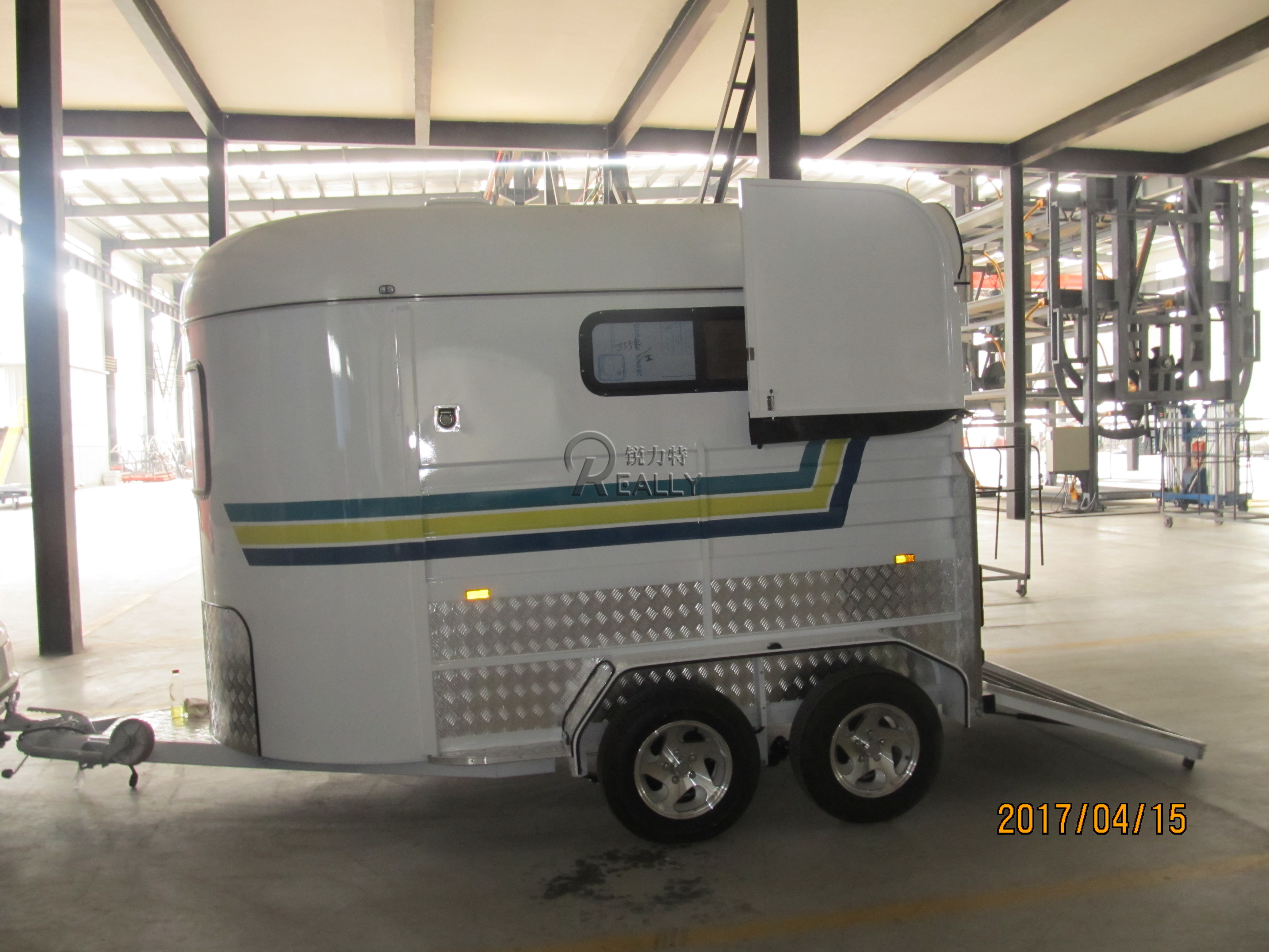 Australia Recommended Skylights Horse Trailer Floats Gooseneck Style from China for Sale