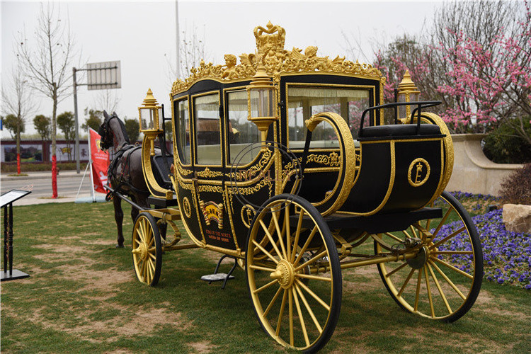 OEM Royal Horse Carriage Two Big Wheels Garden Cart Operated Customized Shape OEM Pumpkin Style Carriages For Sale