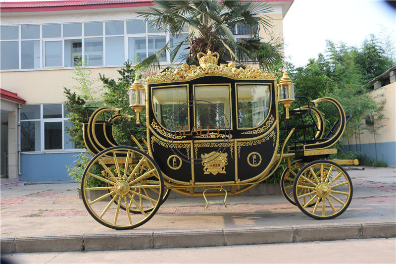 OEM High Quality Golden Marathon Horse Wagon Carriage Cart With Soft Double Seats and Alumina Non-Slip Food Pat