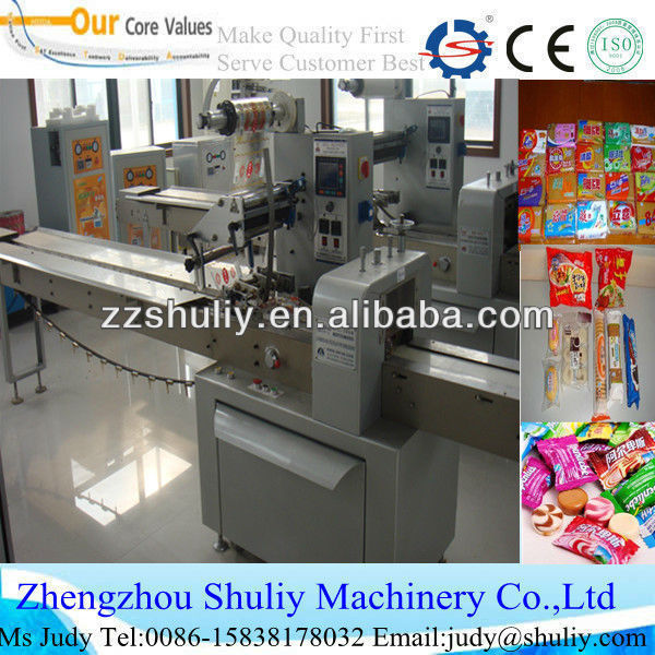 Multifunctional chocolate packaging machine/egg pie packer/food candy pillow packing machine