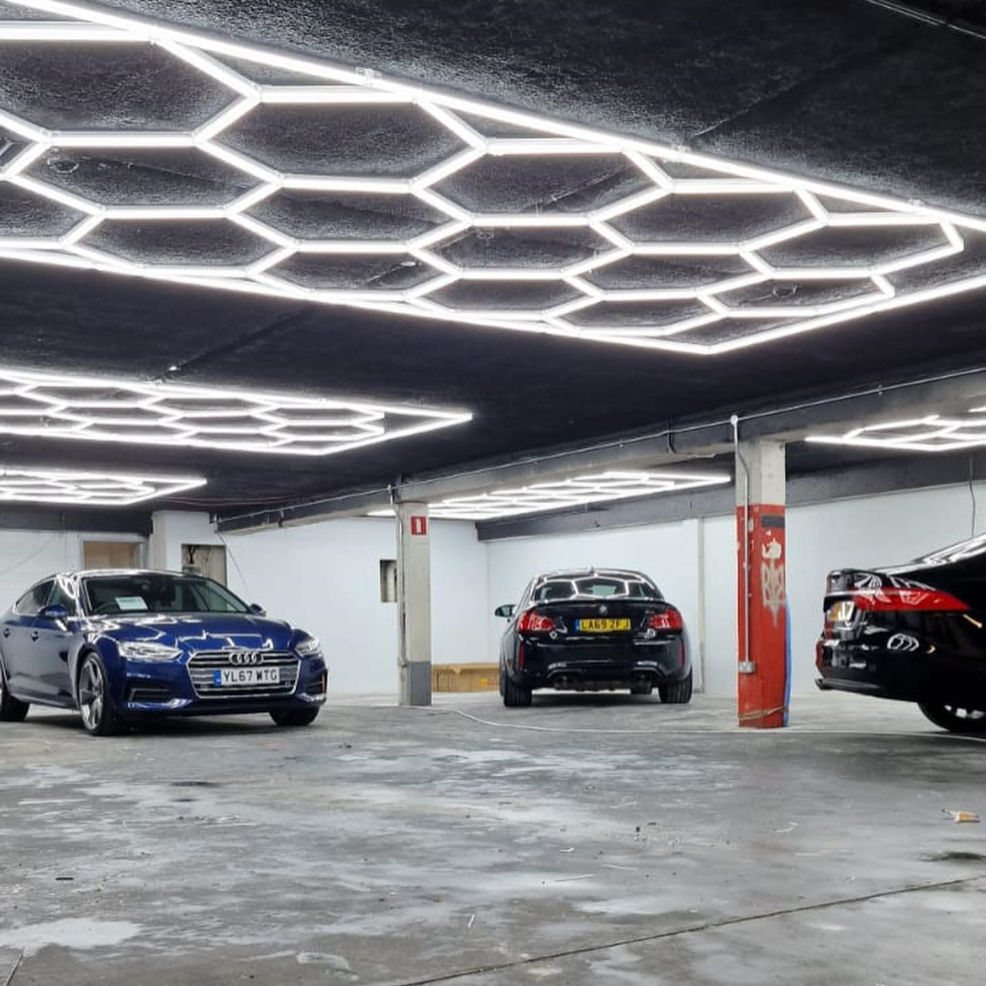 SUEZ Factory Direct Sales Garage Light Hexagon Panel Hex Led Ceiling Hexagonal Workshop Light 14 Grid Hexagon Light System