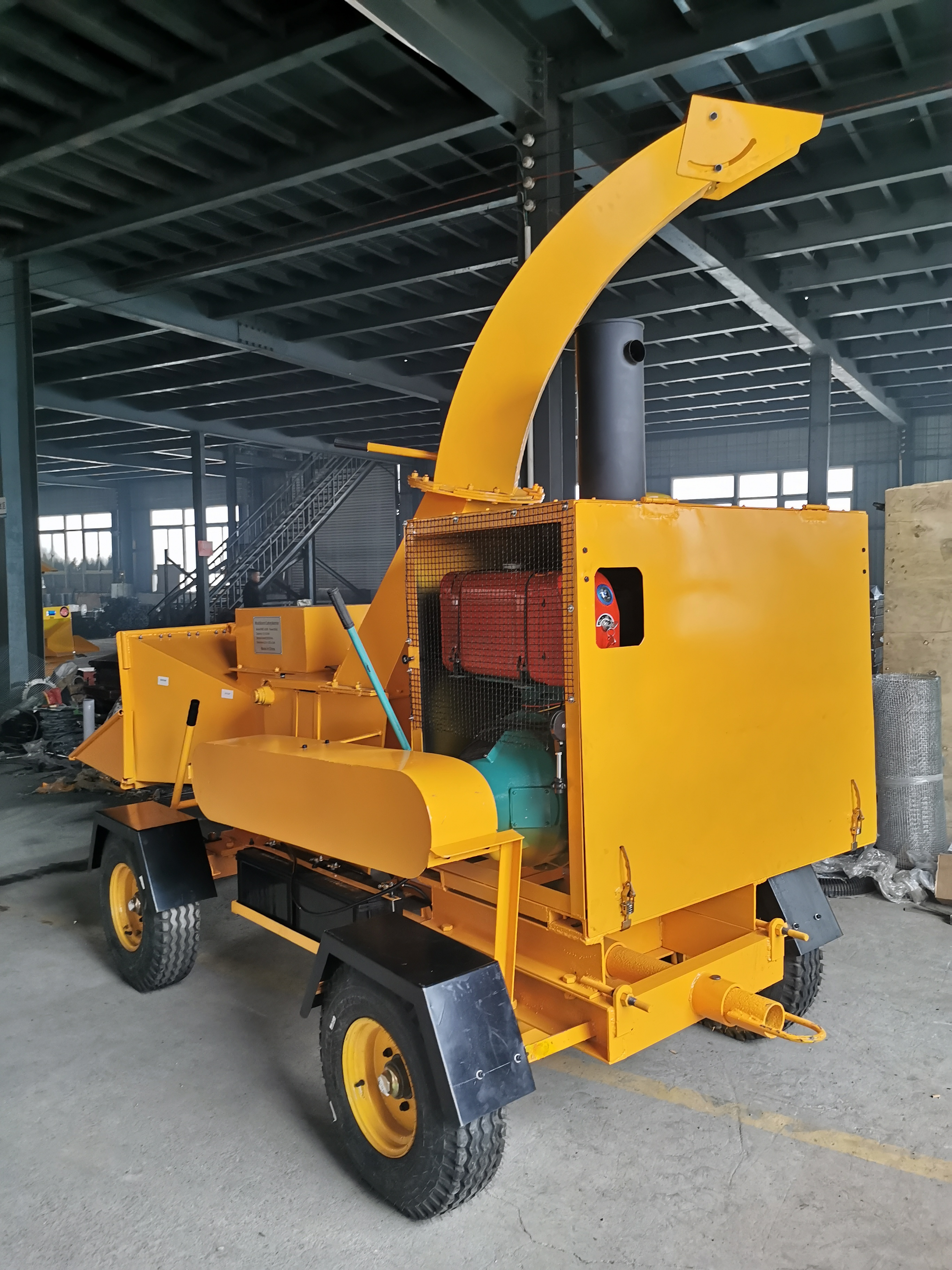 The wood branch crush machine is mainly used for crushing various branches and forks cut