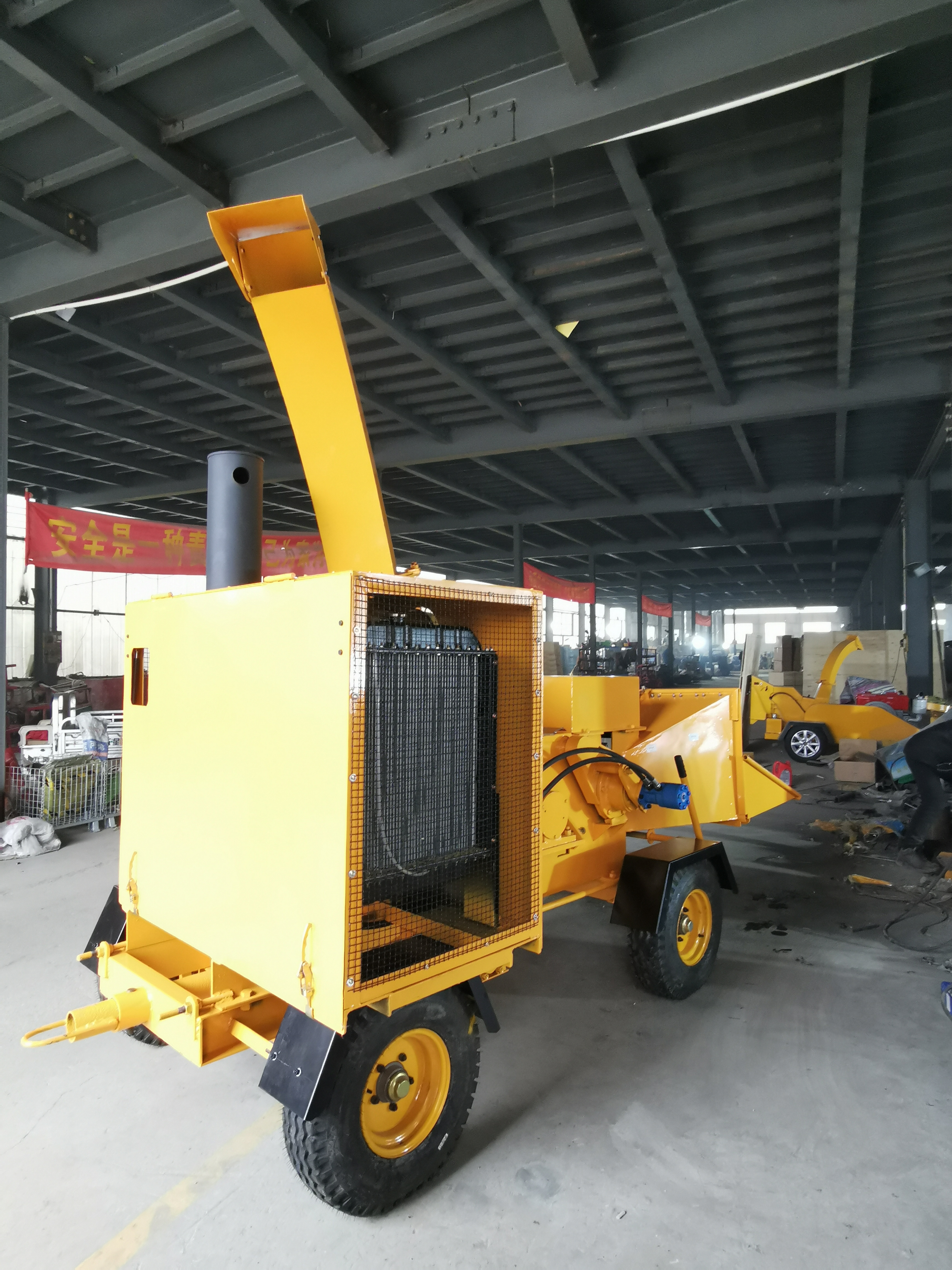 The wood branch crush machine is mainly used for crushing various branches and forks cut