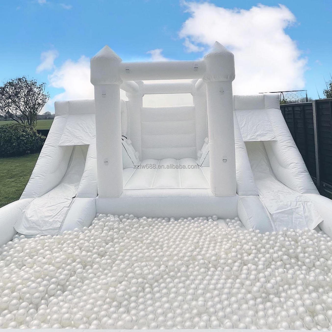 Hot Sell Bouncy Castle Adults Inflatable 17 Feet Commercialng Party Rental White Bounce House Wedding SlideWith Ball Pit