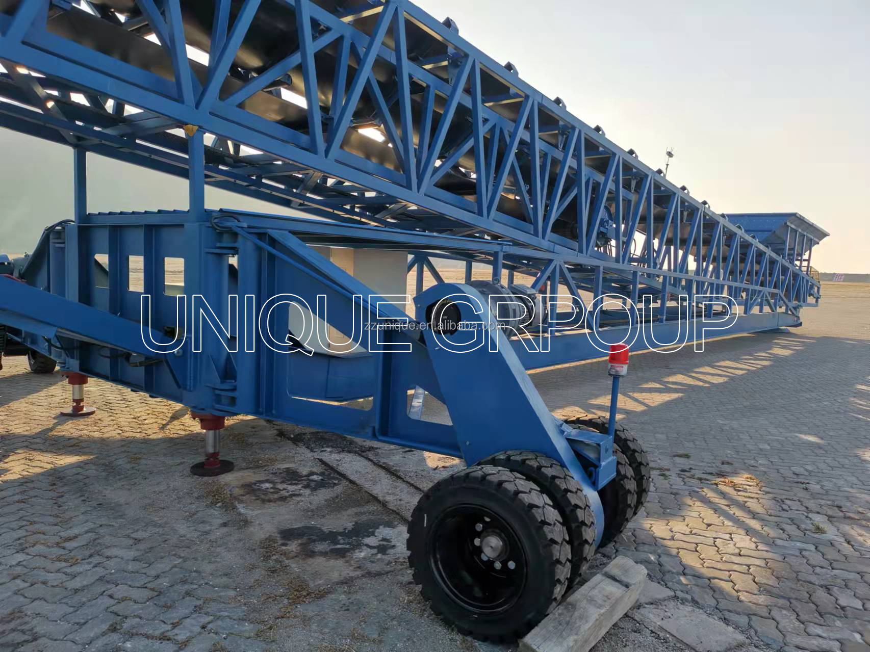 Bulk material handling equipment stacker conveyor